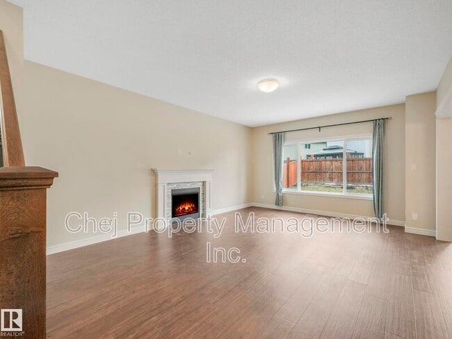 Photo - 1427-1161 161 St SW