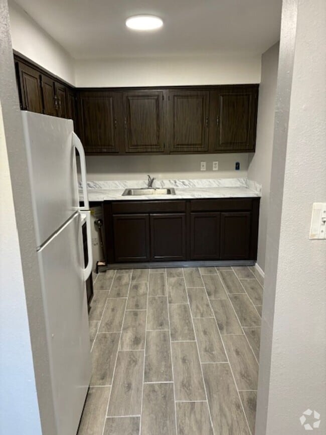 Building Photo - For Rent / En Alquiler: Spacious Condo Bur...