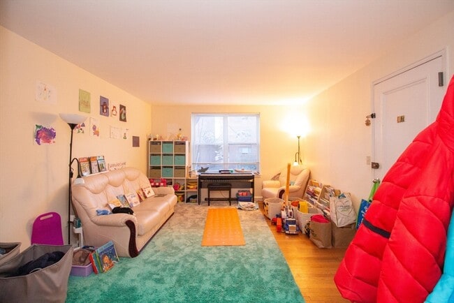 Building Photo - 132 Beaconsfield Rd Unit 2 Rental