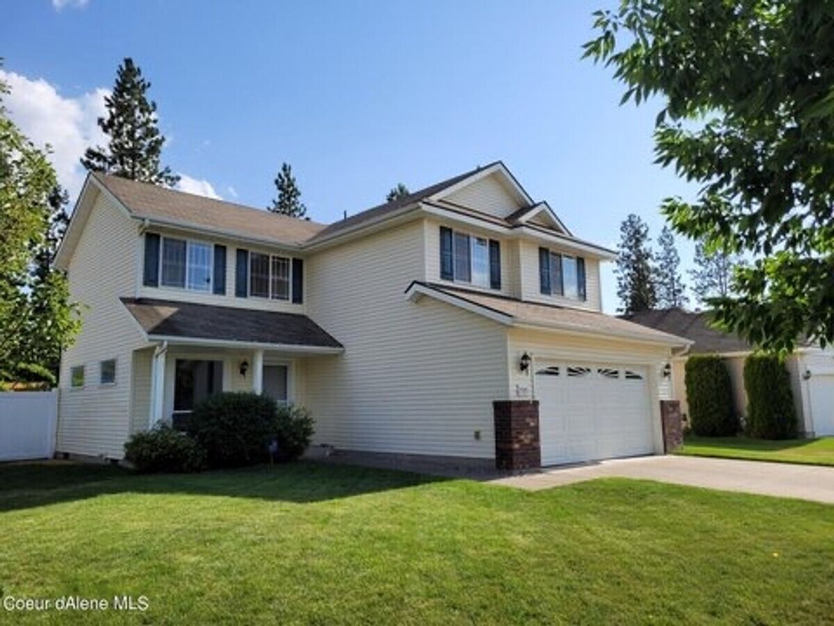 4 bedroom 3 bath beautiful home with large... - 4 bedroom 3 bath beautiful home with large...