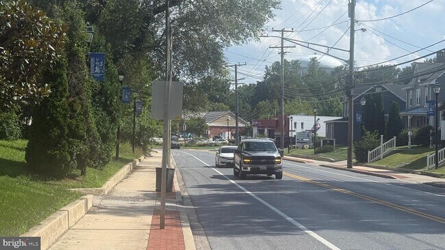 Photo - 435 Main St