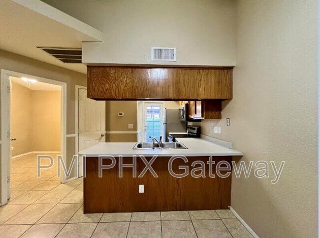 Photo - 170 E Guadalupe Rd