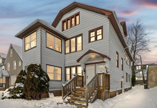 Building Photo - 16-18 Hillendale St Unit 18 Hillendale St