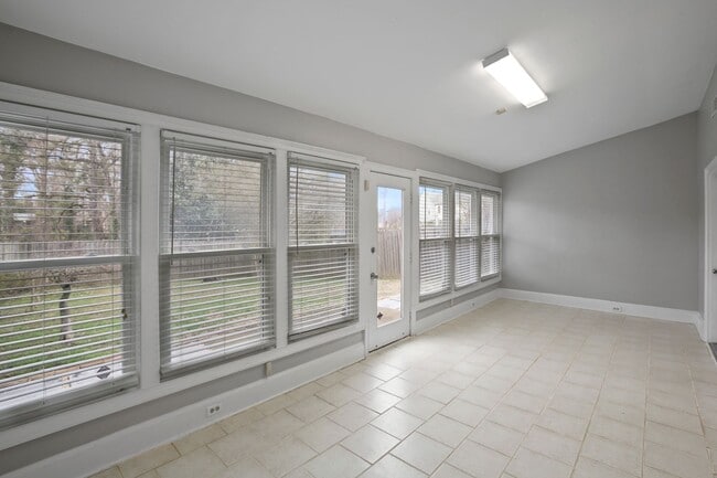 Photo - 245 Towergate Pl