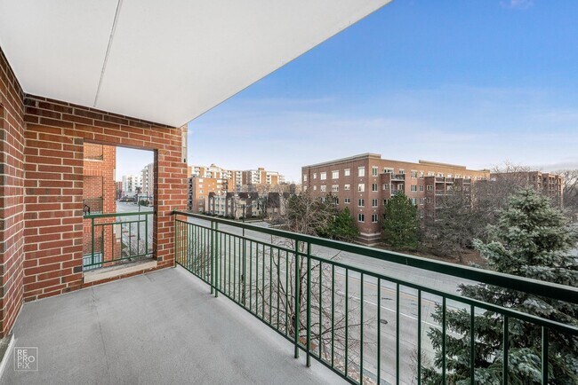 Photo - 650 N River Rd Unit 411