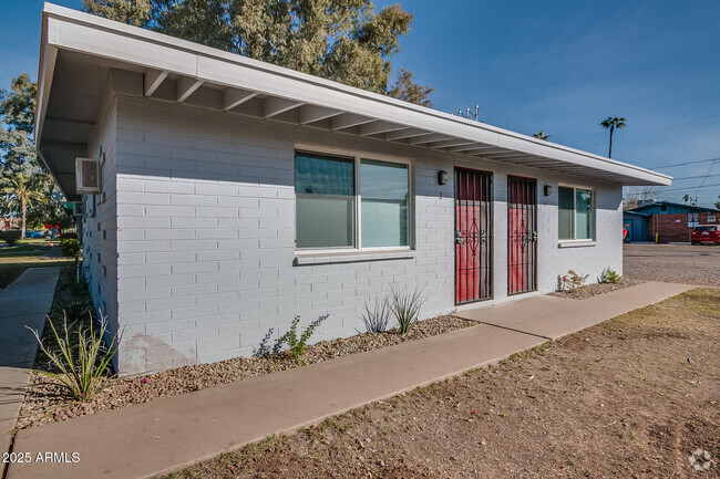 Building Photo - 1008 S Mariana St Unit 2 Rental