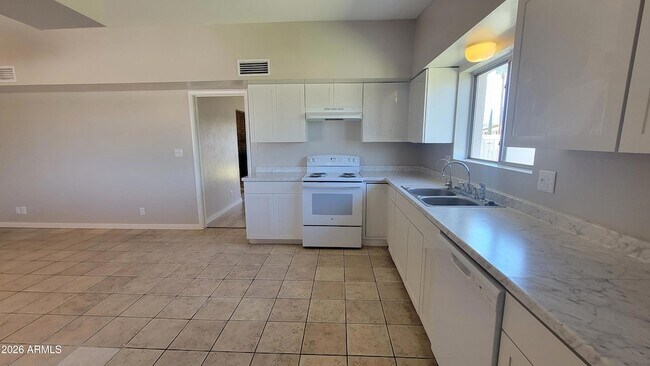 Photo - 464 Nelson Dr