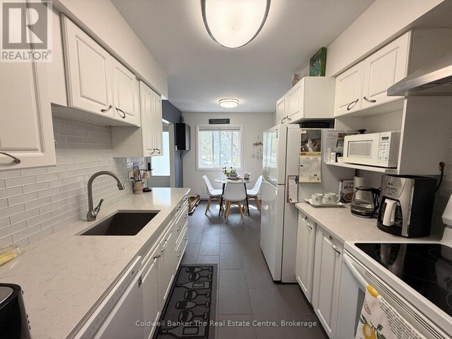 Photo - 142 Ecclestone Dr