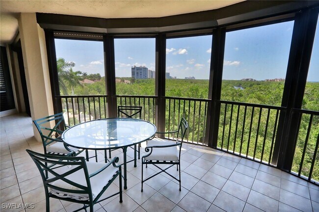 Building Photo - 8990 Bay Colony Dr Unit 301