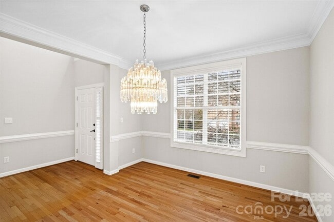 Photo - 704 Deercross Ln