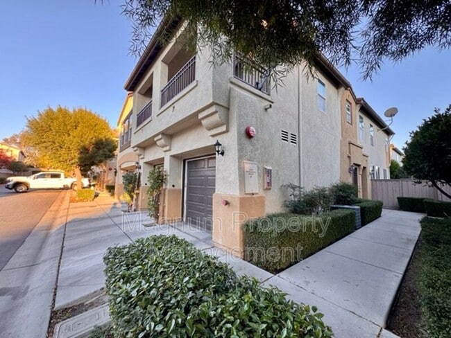 Photo - 41685 Woodridge Ave