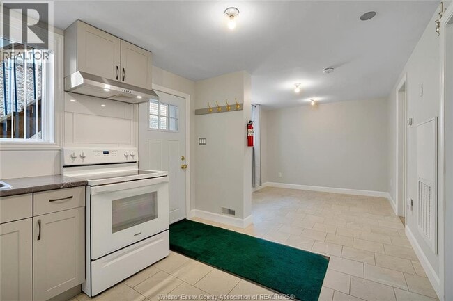 Photo - 881 Parent Ave