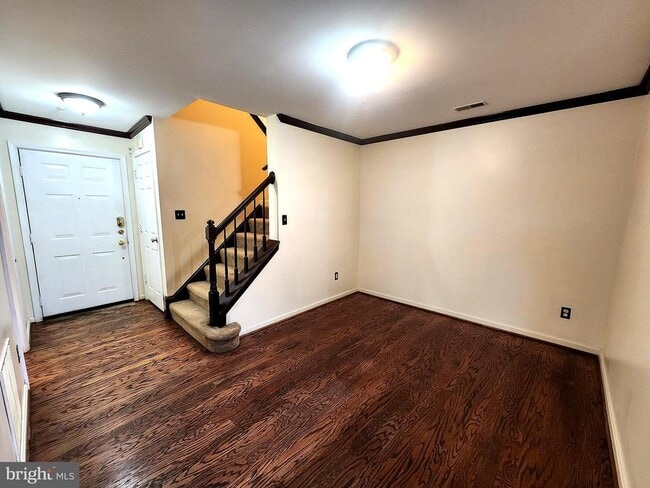 Building Photo - 2 Tyler Falls Ct Unit B