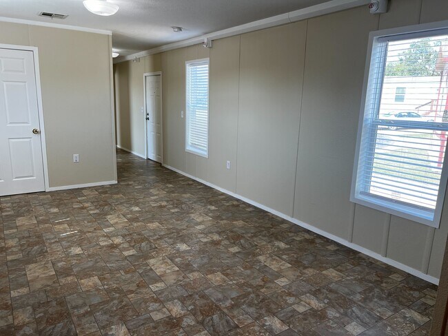 Photo - 709 N Collins Fwy