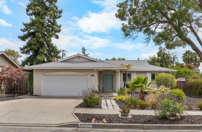 Building Photo - 42037 Via San Gabriel Rental