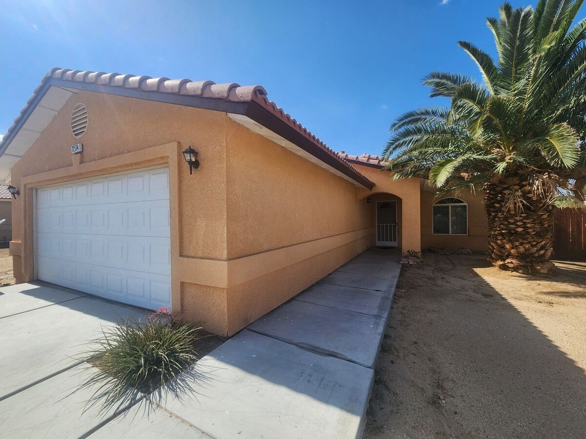 COMING SOON 3 BEDROOM 2 BATH - COMING SOON 3 BEDROOM 2 BATH Casa