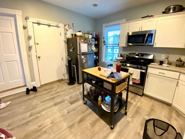 Photo - Mission Hill Modern 4bed / 2bath with laundry in unit- available September 2026