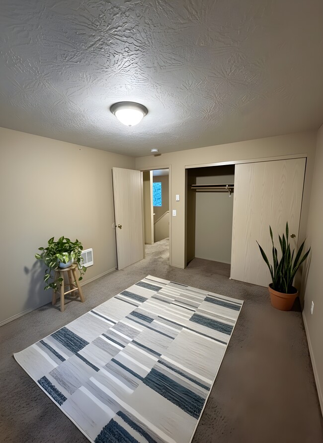 Photo - 1048 Ridgefield Ct
