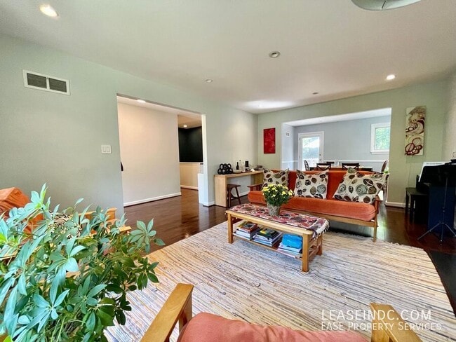 Photo - 4439 Springdale St NW