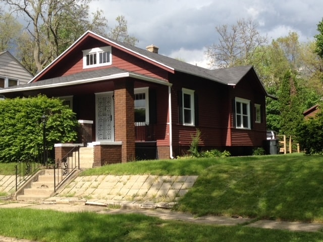 1016 Foster St