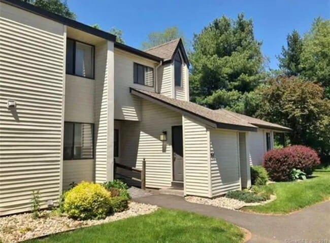 Building Photo - 66 Simsbury Lndg Unit 66 Simsbury Landing