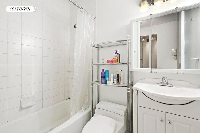 Photo - 393 W 49th St