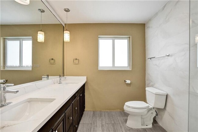 Photo - 2031 NE 62nd St