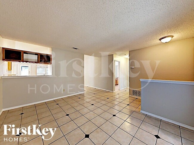 Photo - 4949 Oak Hollow Dr