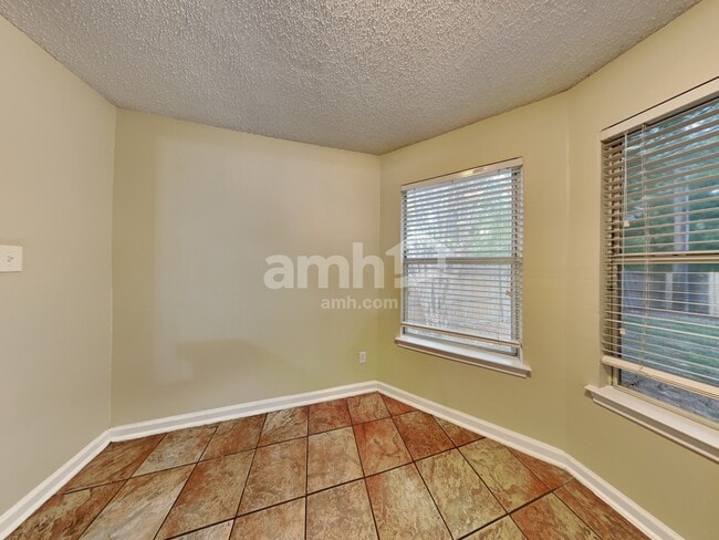 Photo - 818 Valleybrooke Dr