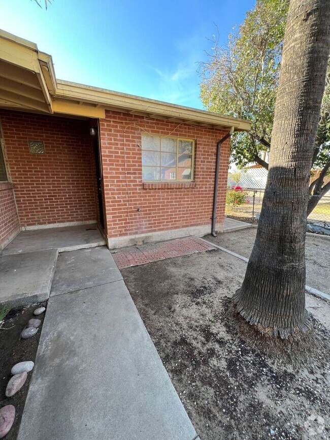 Building Photo - 4508 E Fairmount St Rental