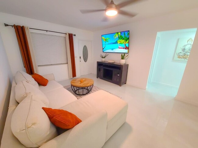 Photo - 20520 NE 15th Ave Unit 20520 NE 15 AVE