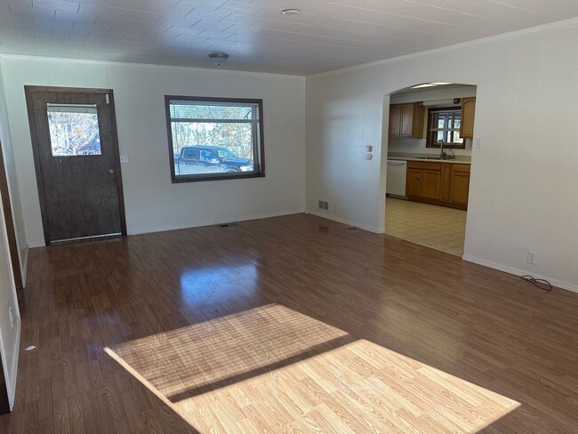 Photo - 3 Bed 2 Bath Large Garage