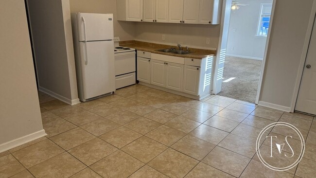 Photo - WINTER MOVE-IN SPECIAL: $750 OFF 1st MONTH'S RENT!**