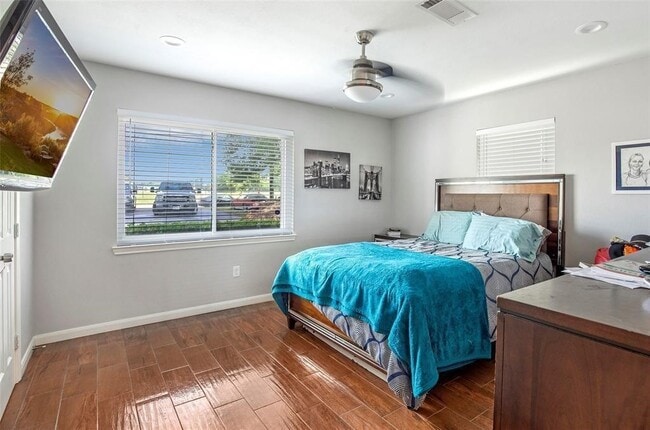 Photo - 5302 Treaschwig Rd