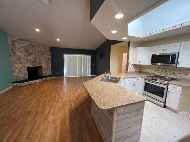 Photo - 1925 SE Cheltenham St