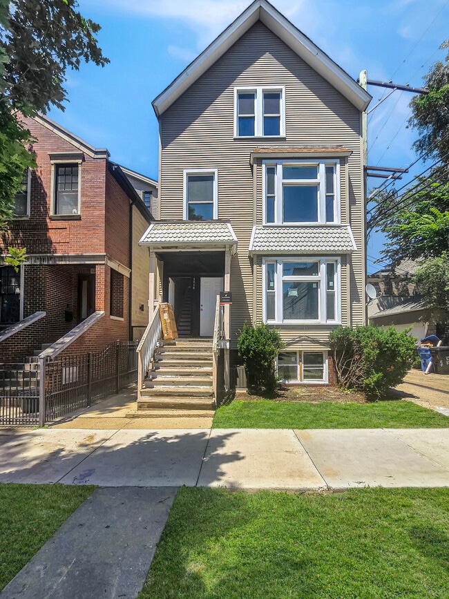 1214 W Melrose St Unit 2