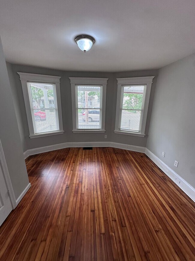 Photo - 1565-1571-1571 E Main St Unidad 1571 1st fl right