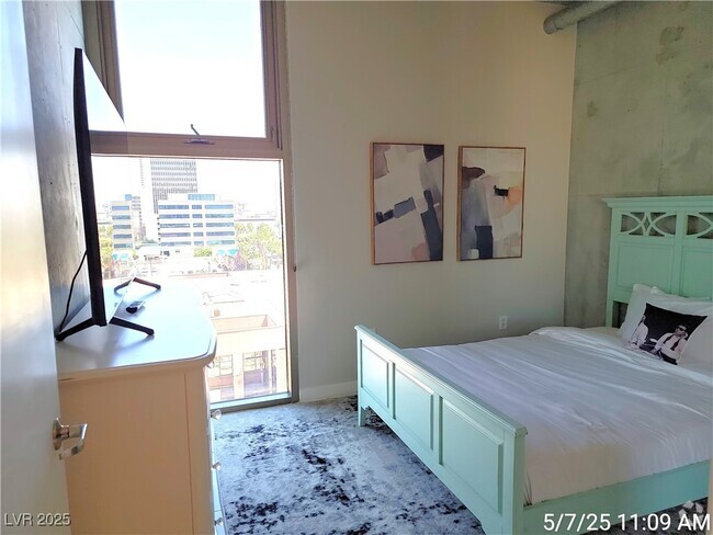 Building Photo - 353 E Bonneville Ave Unit 761 Rental