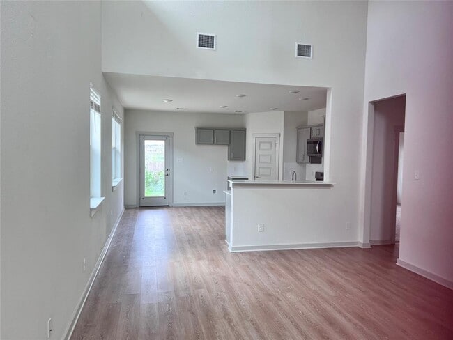 112 New Hampton Wy