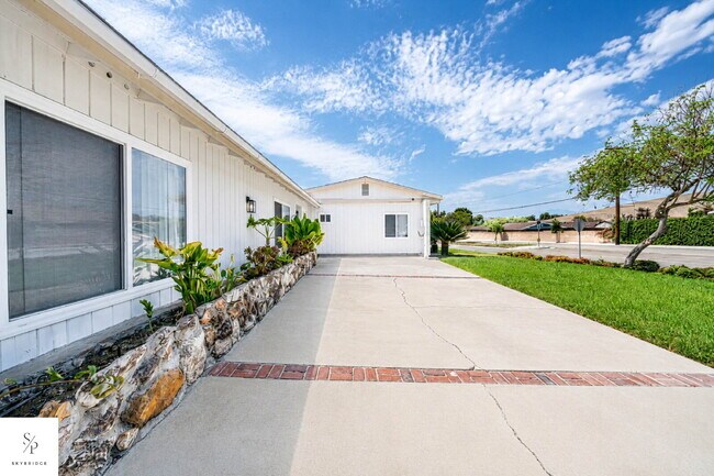Photo - Furnished 5-Bedroom Home Near the 57 & 60 — Ideal for Roommates or Students