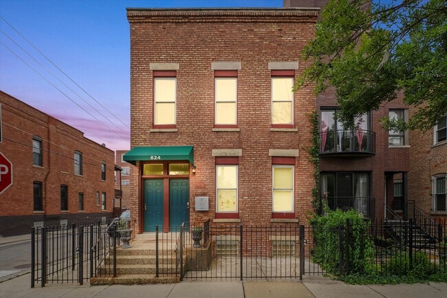 Building Photo - 624 S Oakley Blvd Rental