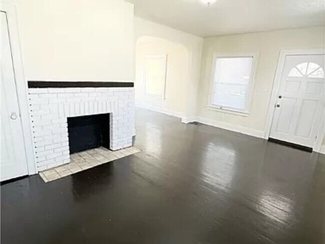 Photo - "Charming 3-Bedroom Oasis: Your Perfect Bl...