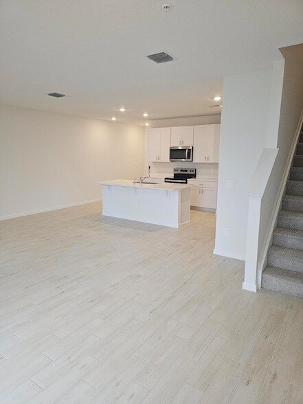 Photo - 621 Salisbury Cir