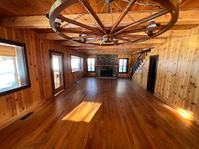 Large living room with 2 fireplaces - 3501 Devils Gulch Rd Unit Main House