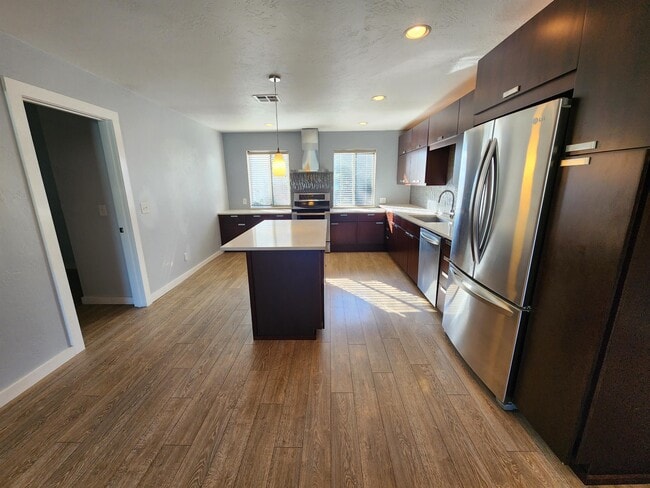 Photo - 549 Chetco Ave