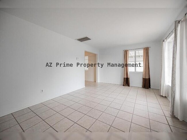 Photo - 9430 N 11th Pl