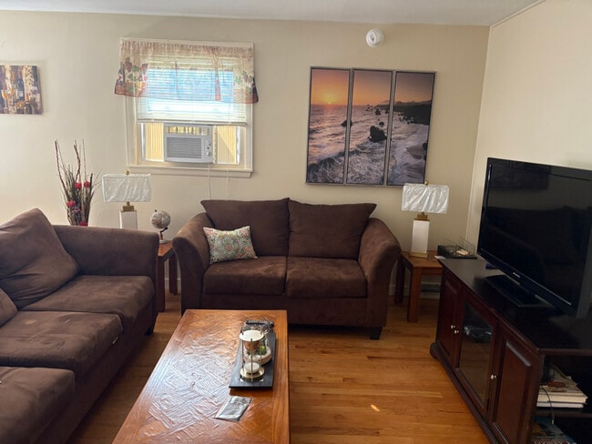 Photo - 107 Robert Dr Unit Room # 1