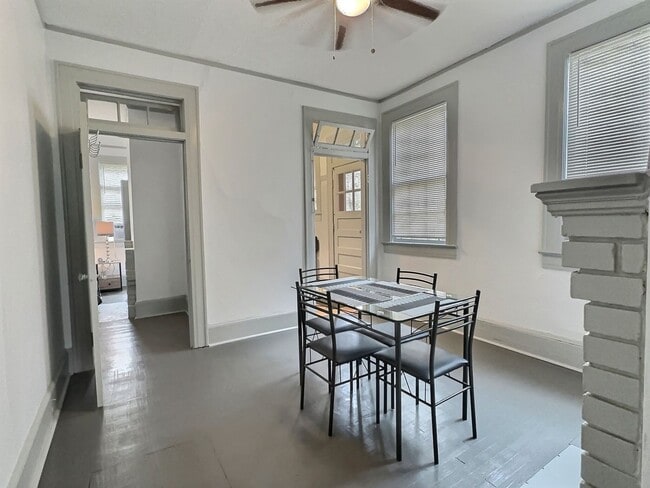 Photo - College Street TriPlex Unidad 2346 College Street