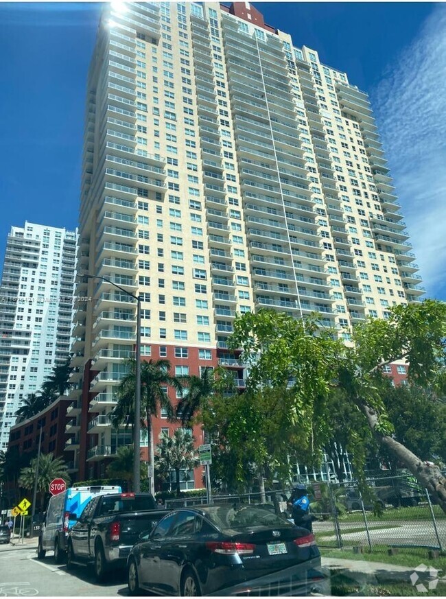 Building Photo - 1155 Brickell Bay Dr Unit 3303 Rental