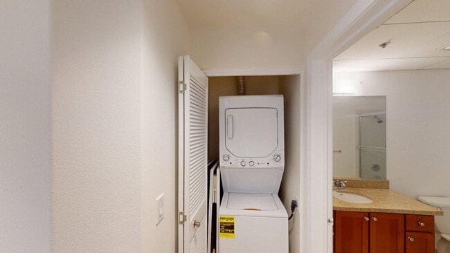 Building Photo - 423 7th St Unit 315 Rental